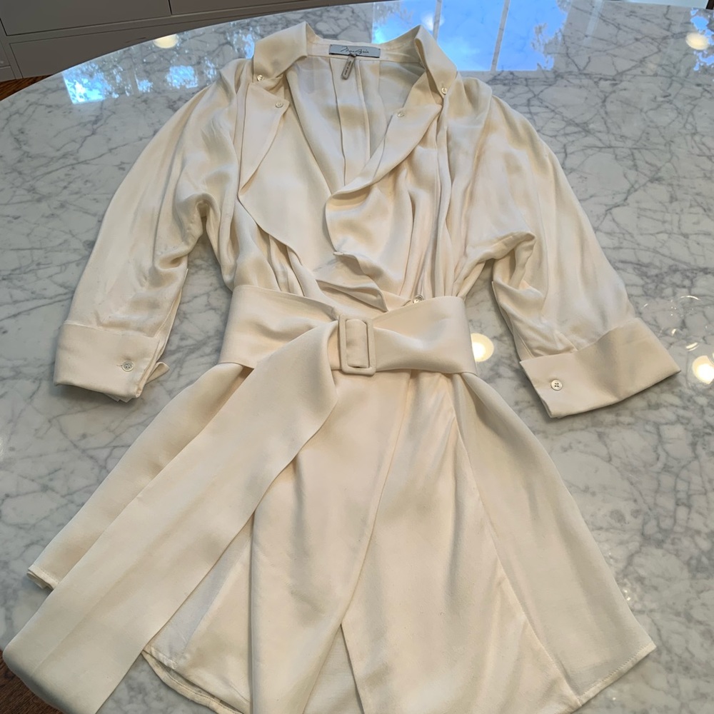 Max Azria creme tunic